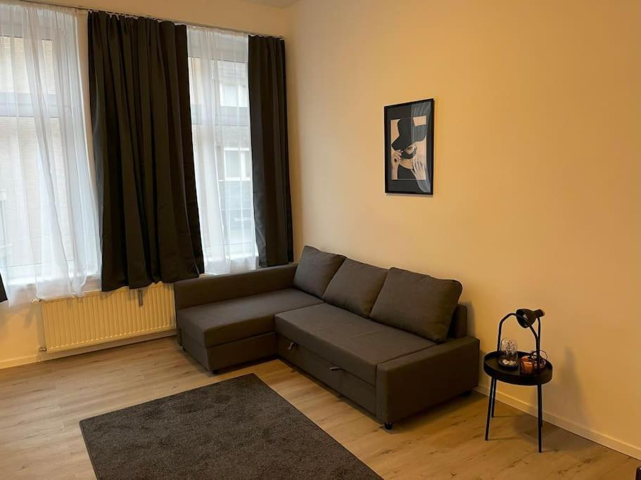 Apartment On The Rhine, Köln